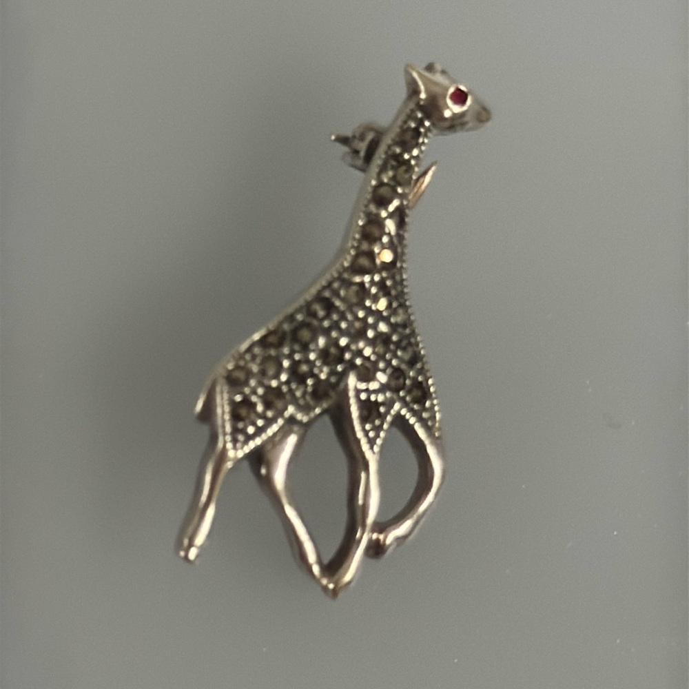 Elegant 925 Sterling Silver Giraffe 🦒